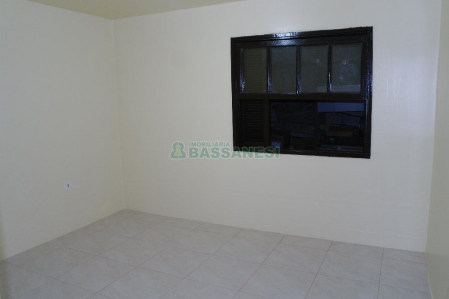 Casa com 70m², 3 dormitórios, 2 vagas, no bairro Galópolis em Caxias do Sul para Alugar