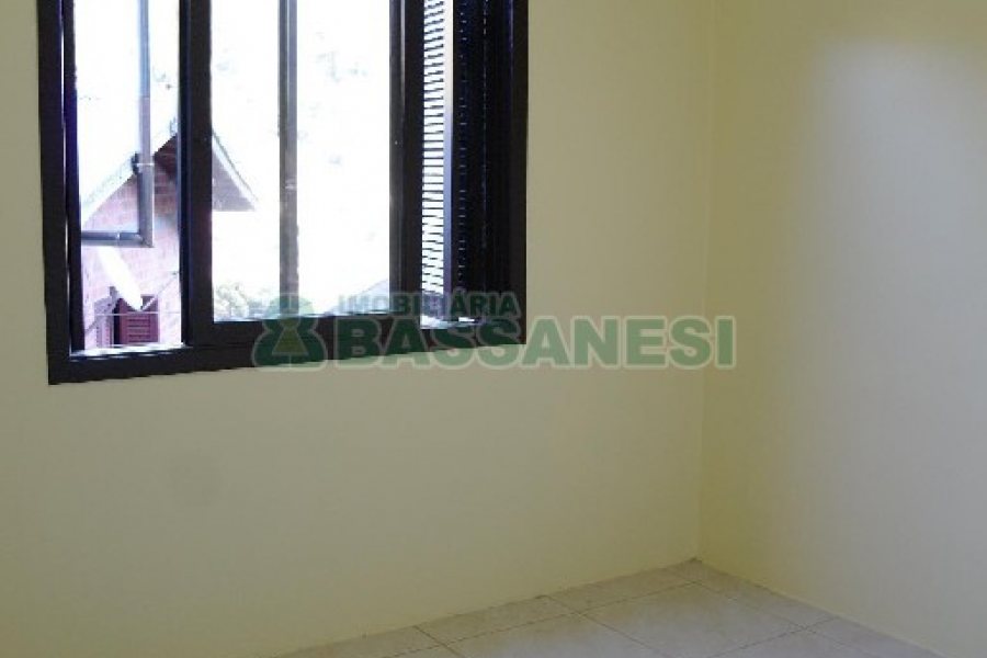 Casa com 70m², 3 dormitórios, 2 vagas, no bairro Galópolis em Caxias do Sul para Alugar