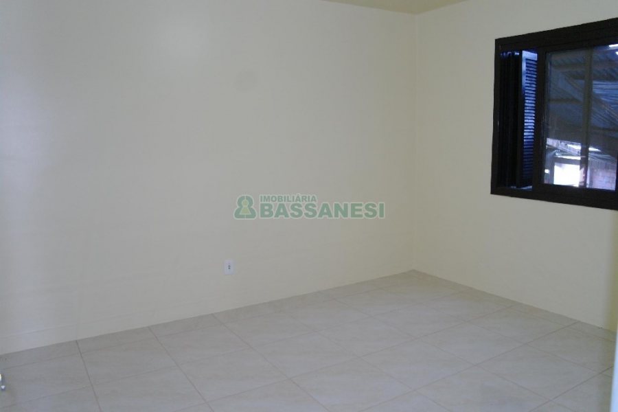 Casa com 70m², 3 dormitórios, 2 vagas, no bairro Galópolis em Caxias do Sul para Alugar