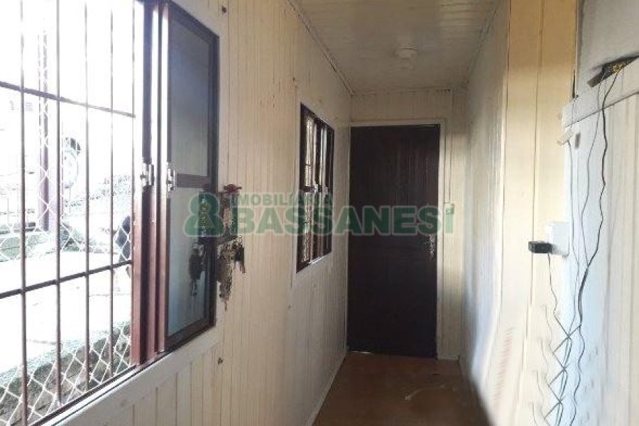 Casa com 80m², 2 dormitórios, 1 vaga, no bairro Planalto em Caxias do Sul para Comprar