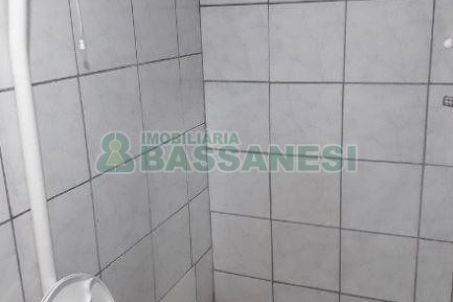 Casa com 80m², 2 dormitórios, 1 vaga, no bairro Planalto em Caxias do Sul para Comprar