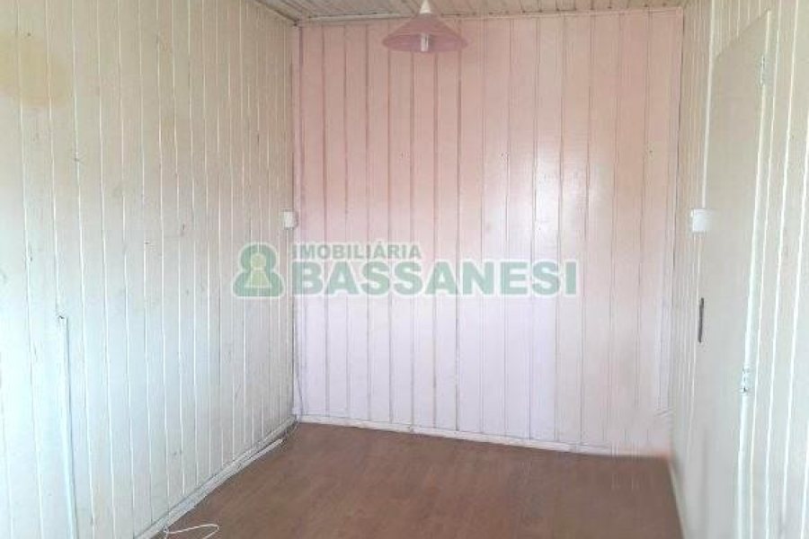 Casa com 80m², 2 dormitórios, 1 vaga, no bairro Planalto em Caxias do Sul para Comprar
