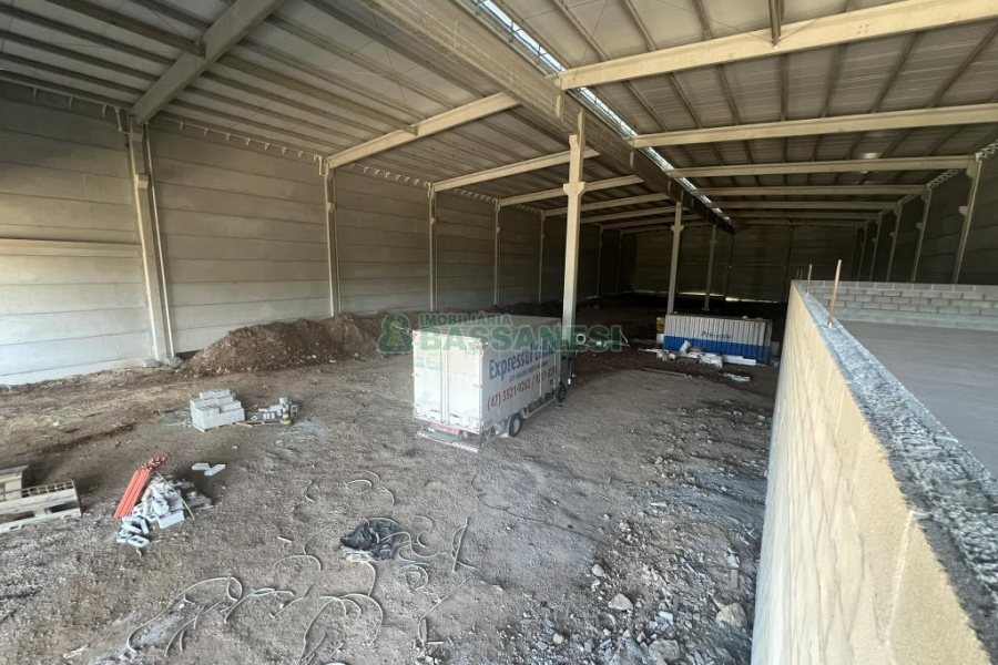 Pavilhão com 3303m², no bairro Cidade Nova em Caxias do Sul para Alugar