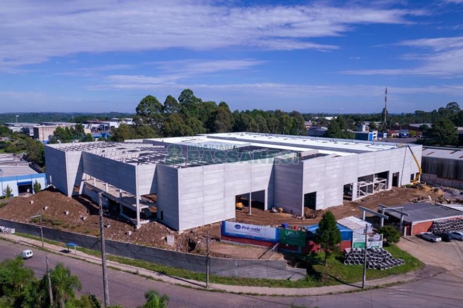 Pavilhão com 3303m², no bairro Cidade Nova em Caxias do Sul para Alugar