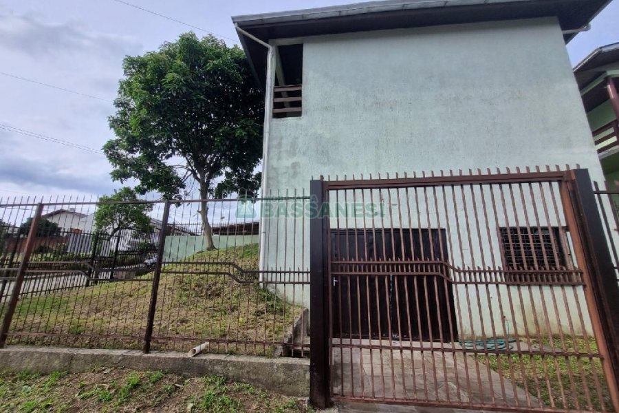 Casa com 130m², 3 dormitórios, 2 vagas, no bairro Santa Lúcia em Caxias do Sul para Alugar