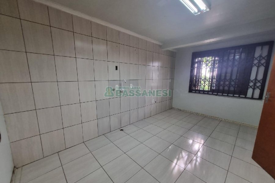 Casa com 130m², 3 dormitórios, 2 vagas, no bairro Santa Lúcia em Caxias do Sul para Alugar