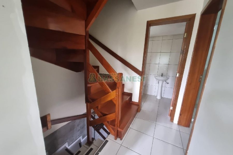 Casa com 130m², 3 dormitórios, 2 vagas, no bairro Santa Lúcia em Caxias do Sul para Alugar