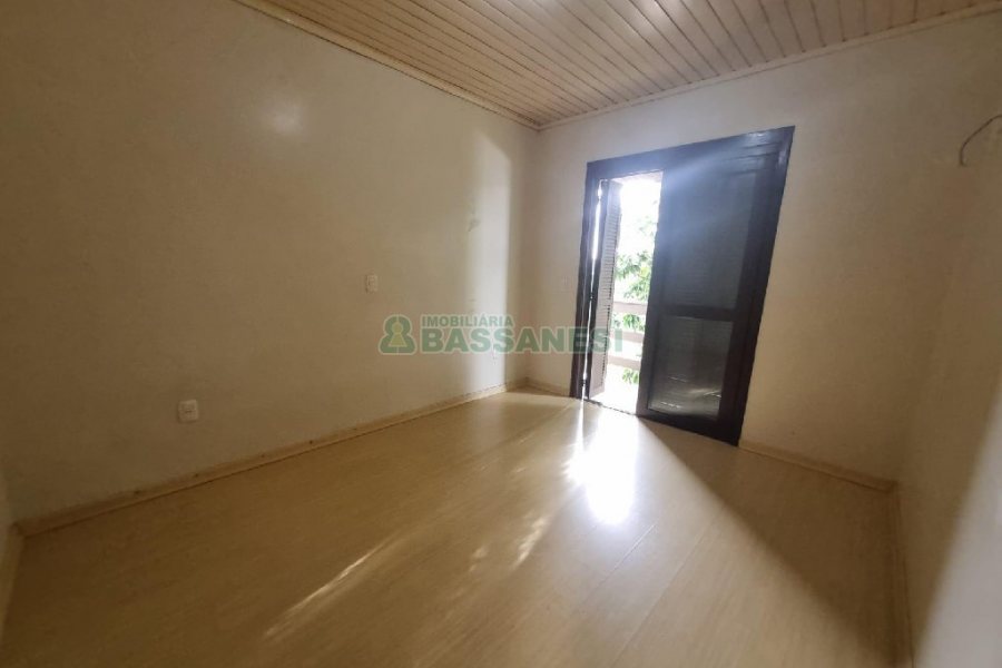 Casa com 130m², 3 dormitórios, 2 vagas, no bairro Santa Lúcia em Caxias do Sul para Alugar