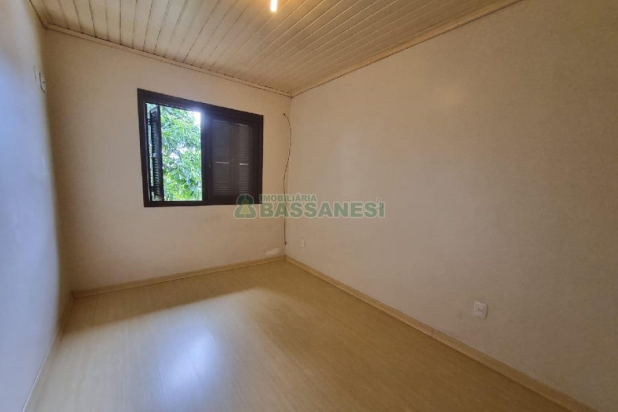 Casa com 130m², 3 dormitórios, 2 vagas, no bairro Santa Lúcia em Caxias do Sul para Alugar