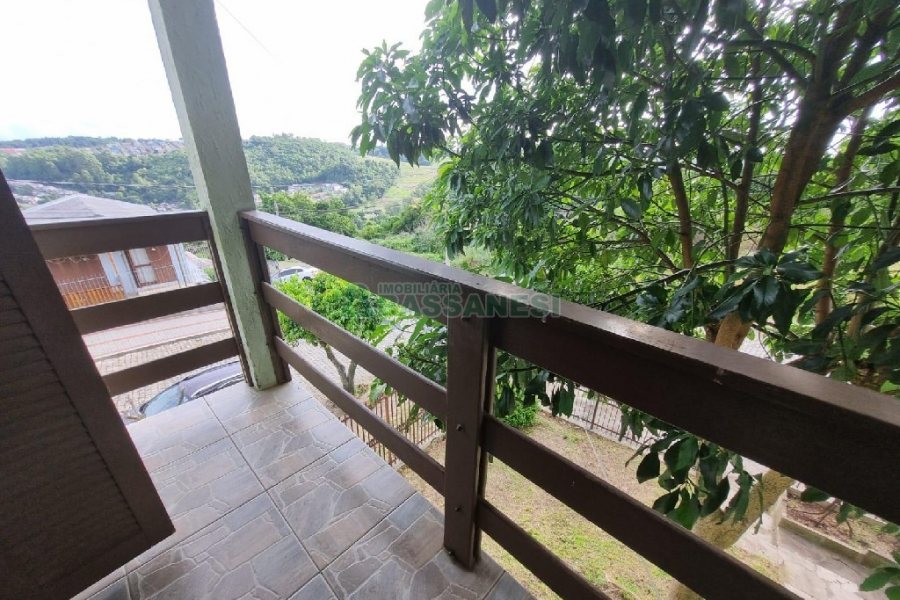 Casa com 130m², 3 dormitórios, 2 vagas, no bairro Santa Lúcia em Caxias do Sul para Alugar