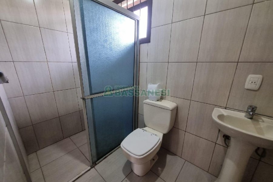 Casa com 130m², 3 dormitórios, 2 vagas, no bairro Santa Lúcia em Caxias do Sul para Alugar