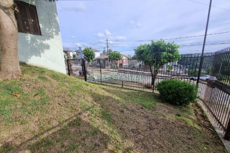 Casa com 130m², 3 dormitórios, 2 vagas, no bairro Santa Lúcia em Caxias do Sul para Alugar