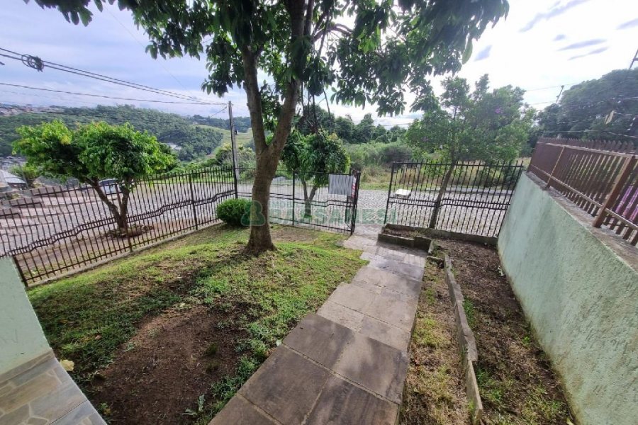 Casa com 130m², 3 dormitórios, 2 vagas, no bairro Santa Lúcia em Caxias do Sul para Alugar
