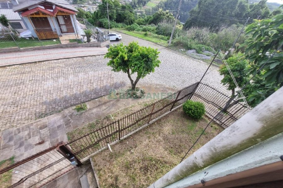Casa com 130m², 3 dormitórios, 2 vagas, no bairro Santa Lúcia em Caxias do Sul para Alugar