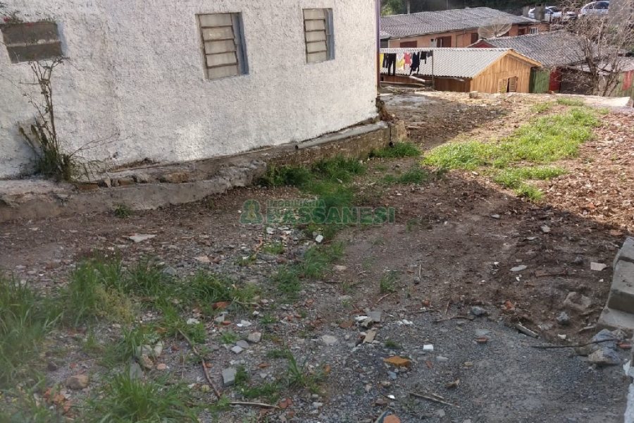 Terreno, no bairro São Leopoldo em Caxias do Sul para Comprar