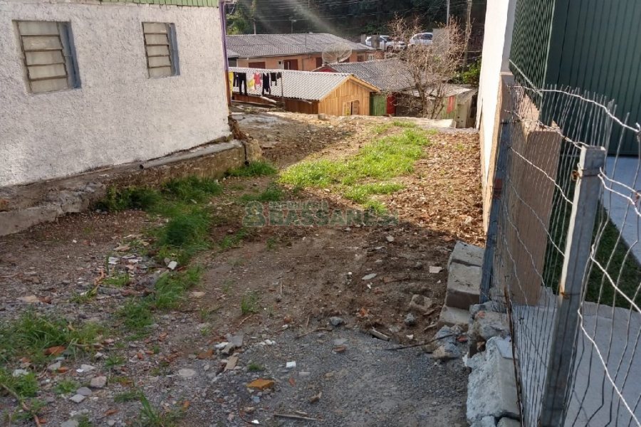 Terreno, no bairro São Leopoldo em Caxias do Sul para Comprar