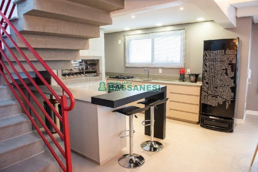 Apto Mobiliado com 45m², 1 dormitório, 1 vaga, no bairro Lourdes em Caxias do Sul para Alugar