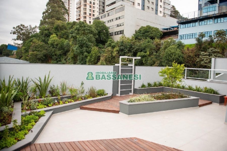 Apto Mobiliado com 45m², 1 dormitório, 1 vaga, no bairro Lourdes em Caxias do Sul para Alugar