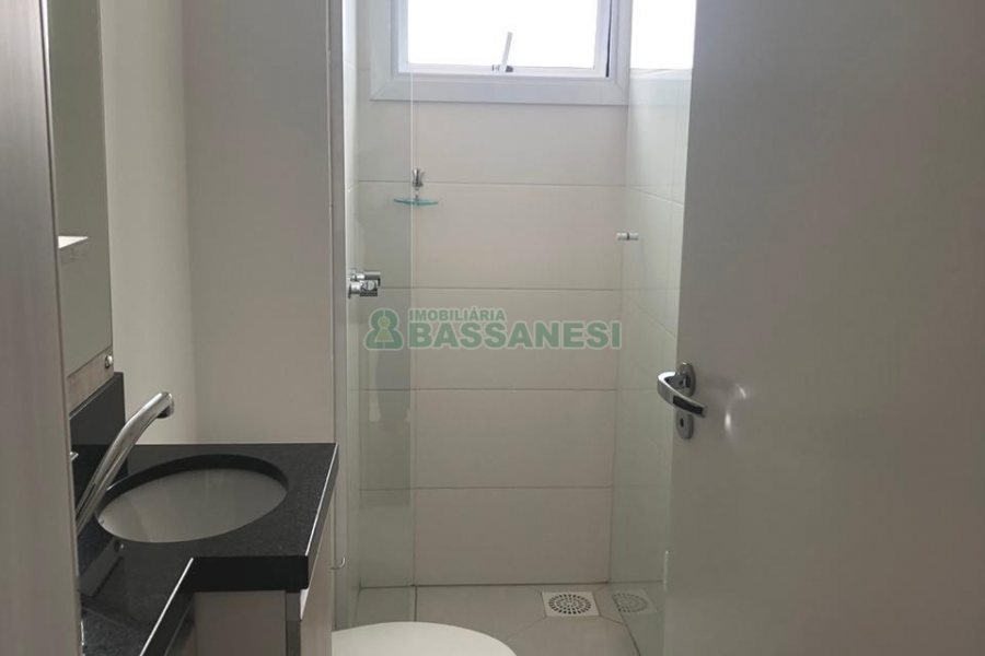 Apto Mobiliado com 45m², 1 dormitório, 1 vaga, no bairro Lourdes em Caxias do Sul para Alugar