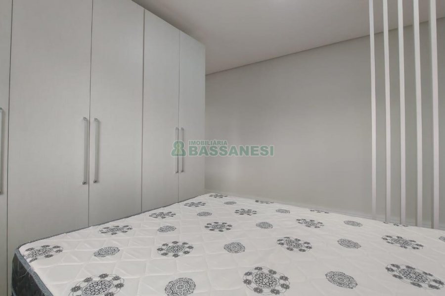 Apto Mobiliado com 45m², 1 dormitório, 1 vaga, no bairro Lourdes em Caxias do Sul para Alugar