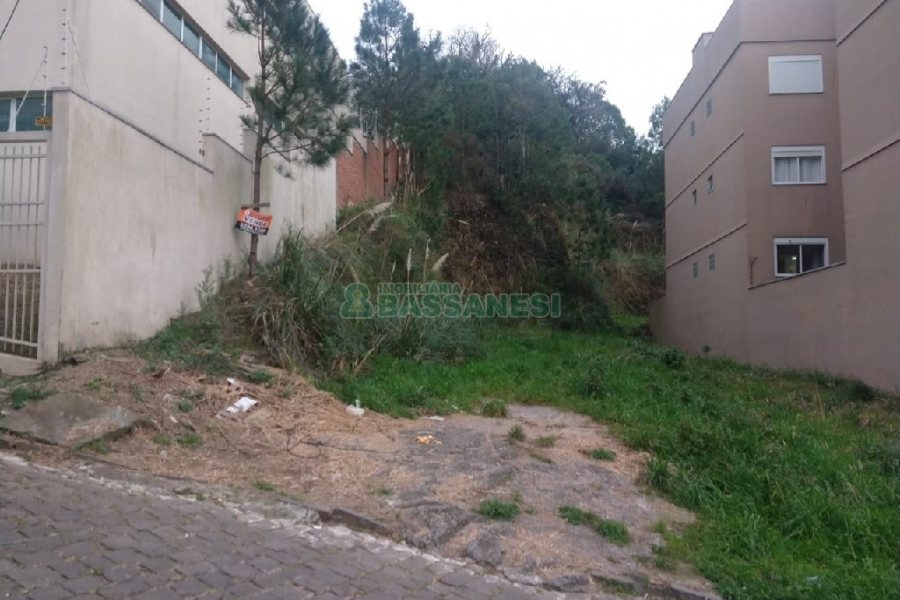 Terreno com 360m², no bairro Charqueadas em Caxias do Sul para Comprar