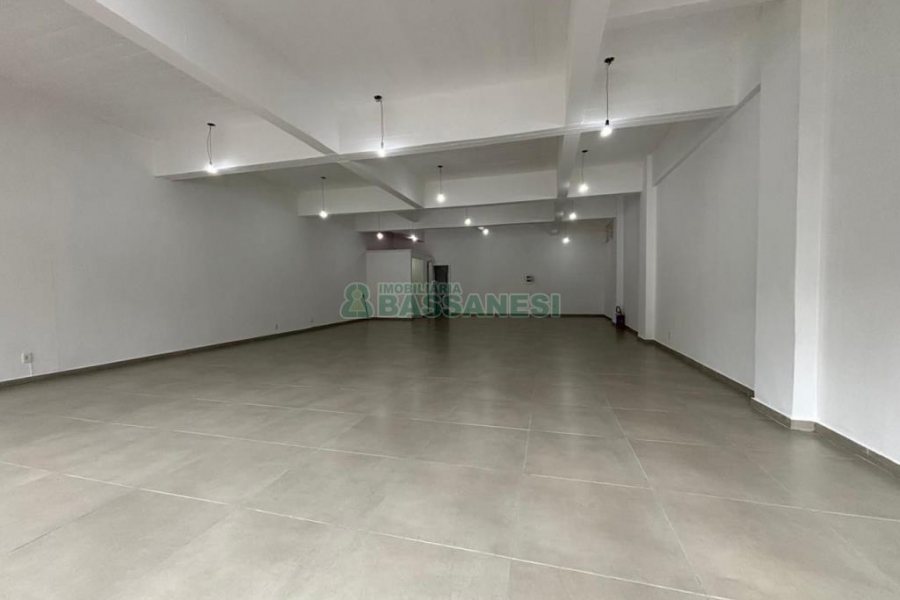 Loja com 127m², 1 vaga, no bairro São Pelegrino em Caxias do Sul para Alugar