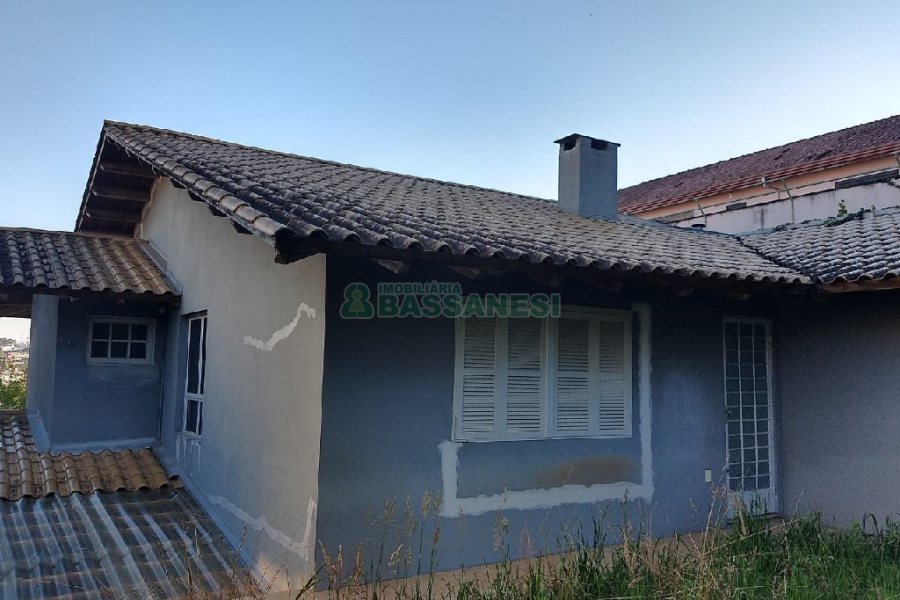 Casa com 200m², 3 dormitórios, 2 vagas, no bairro Colina Sorriso em Caxias do Sul para Comprar