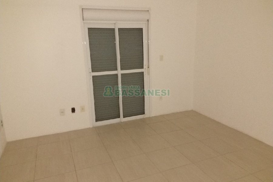 Casa com 200m², 3 dormitórios, 2 vagas, no bairro Colina Sorriso em Caxias do Sul para Comprar