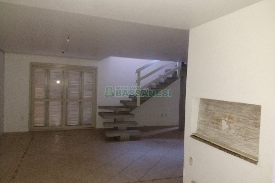 Casa com 200m², 3 dormitórios, 2 vagas, no bairro Colina Sorriso em Caxias do Sul para Comprar