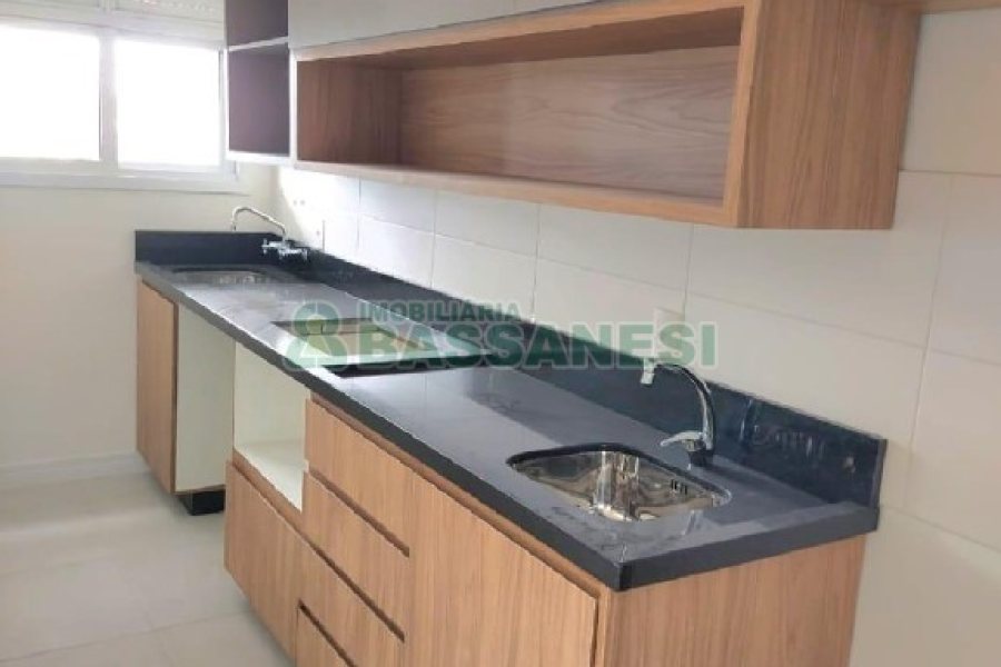Apartamento com 41m², 1 dormitório, 1 vaga, no bairro Lourdes em Caxias do Sul para Comprar