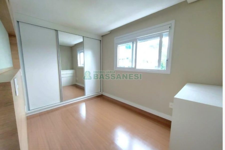 Apartamento com 41m², 1 dormitório, 1 vaga, no bairro Lourdes em Caxias do Sul para Comprar