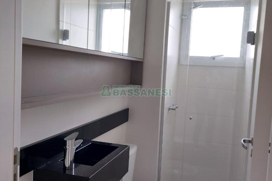 Apto Mobiliado com 40m², 1 dormitório, 1 vaga, no bairro Lourdes em Caxias do Sul para Comprar