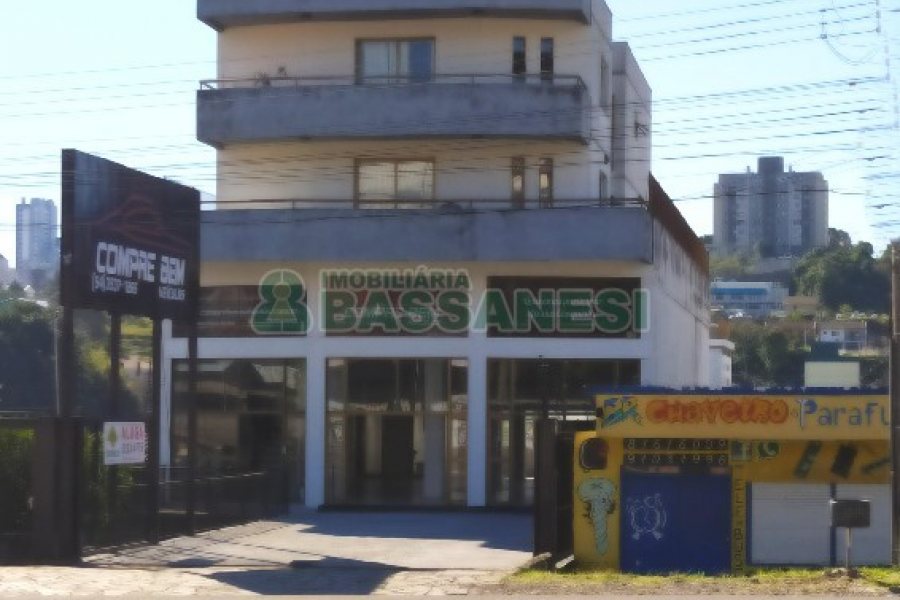 Loja com 564m², 1 vaga, no bairro Cristo Redentor em Caxias do Sul para Alugar