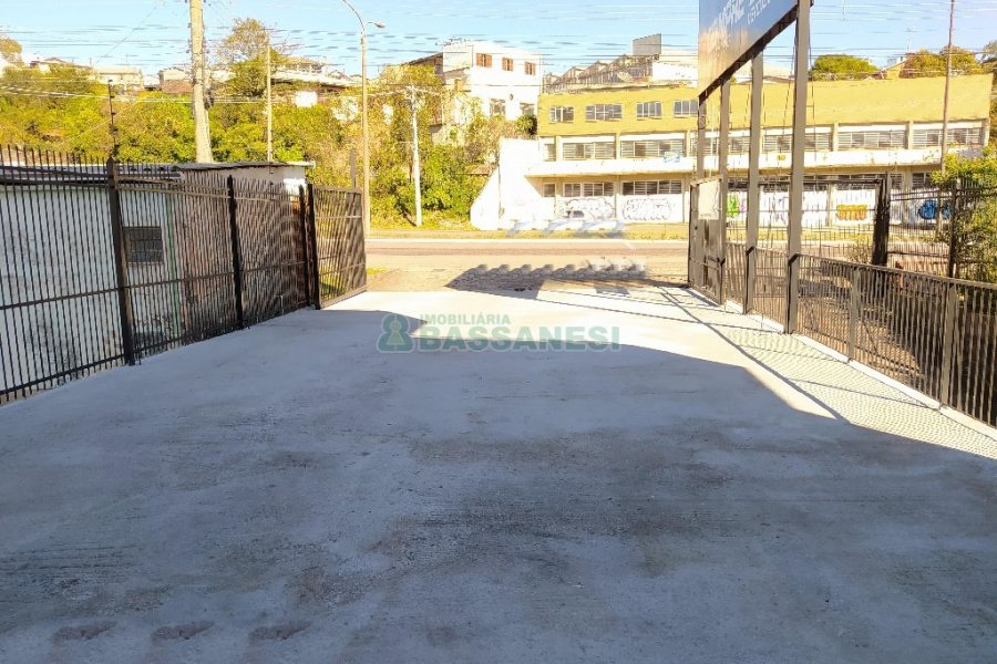 Loja com 564m², 1 vaga, no bairro Cristo Redentor em Caxias do Sul para Alugar