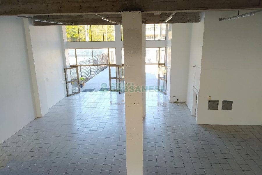 Loja com 564m², 1 vaga, no bairro Cristo Redentor em Caxias do Sul para Alugar