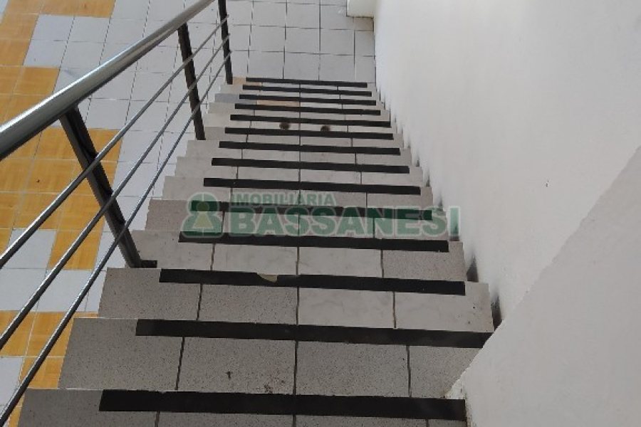 Loja com 564m², 1 vaga, no bairro Cristo Redentor em Caxias do Sul para Alugar