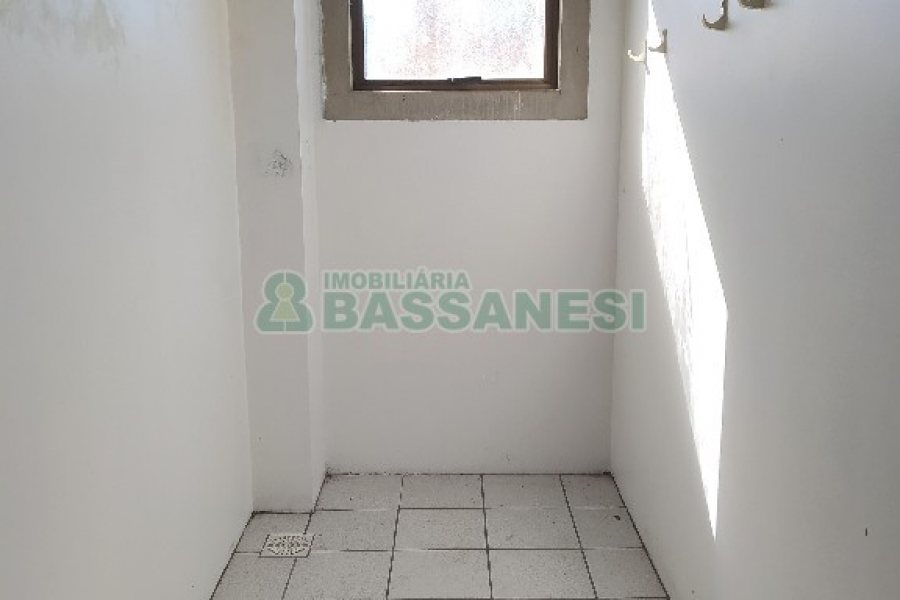 Loja com 564m², 1 vaga, no bairro Cristo Redentor em Caxias do Sul para Alugar