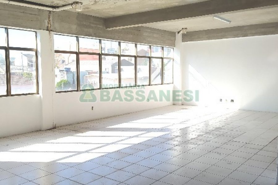 Loja com 564m², 1 vaga, no bairro Cristo Redentor em Caxias do Sul para Alugar