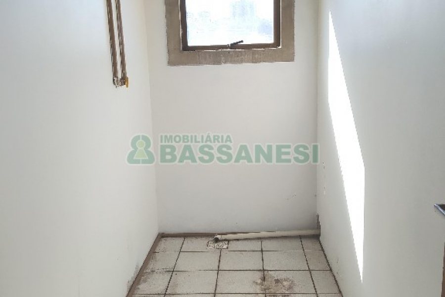 Loja com 564m², 1 vaga, no bairro Cristo Redentor em Caxias do Sul para Alugar
