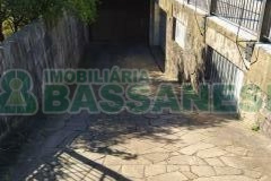 Loja com 564m², 1 vaga, no bairro Cristo Redentor em Caxias do Sul para Alugar