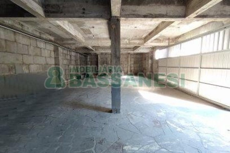 Loja com 564m², 1 vaga, no bairro Cristo Redentor em Caxias do Sul para Alugar