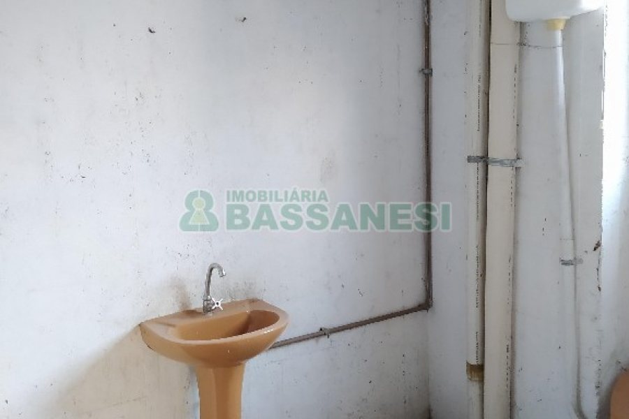 Loja com 564m², 1 vaga, no bairro Cristo Redentor em Caxias do Sul para Alugar