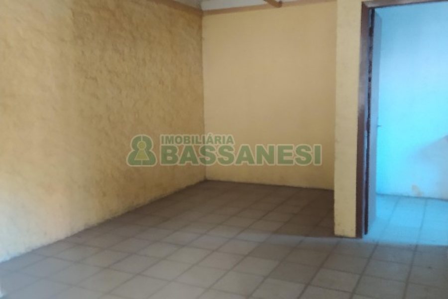 Loja com 564m², 1 vaga, no bairro Cristo Redentor em Caxias do Sul para Alugar