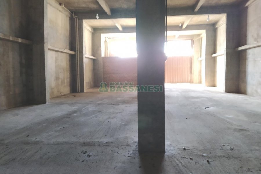 Loja com 564m², 1 vaga, no bairro Cristo Redentor em Caxias do Sul para Alugar