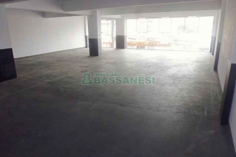 Loja com 692m², 13 vagas, no bairro Centro em Caxias do Sul para Alugar