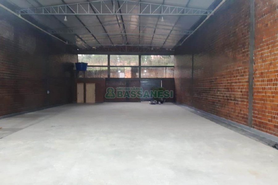 Pavilhão com 330m², no bairro Diamantino em Caxias do Sul para Comprar