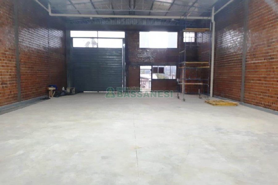 Pavilhão com 330m², no bairro Diamantino em Caxias do Sul para Comprar