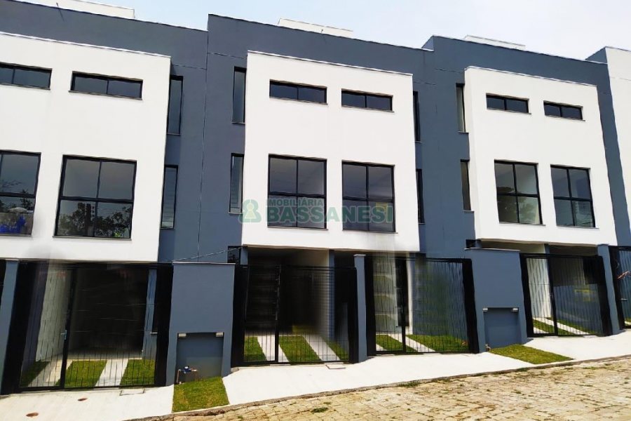 Sobrado com 86m², 2 dormitórios, 2 vagas, no bairro Nossa Senhora da Saúde em Caxias do Sul para Comprar