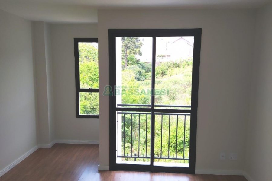 Sobrado com 86m², 2 dormitórios, 2 vagas, no bairro Nossa Senhora da Saúde em Caxias do Sul para Comprar