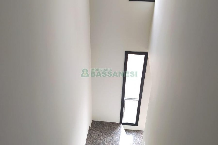 Sobrado com 86m², 2 dormitórios, 2 vagas, no bairro Nossa Senhora da Saúde em Caxias do Sul para Comprar